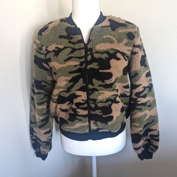 Rock‎ & Republic Camo Zip Up Sherpa Fleece Jacket Size Women's Small - Picture 2 of 8